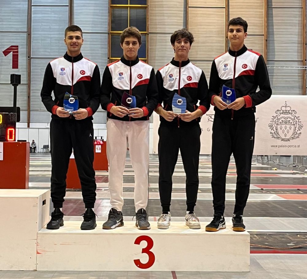Yıldız erkek epe takımımız Avusturya’da üçüncü oldu