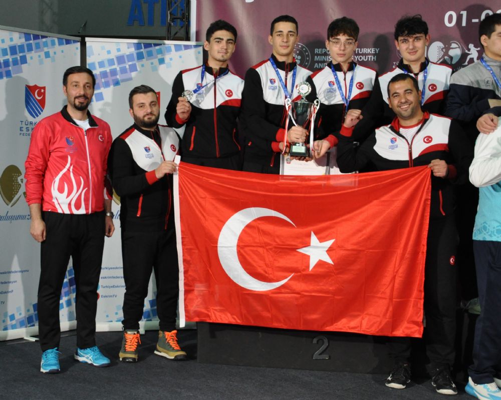 Genç Erkekler Kılıç Takımımızdan gümüş madalya