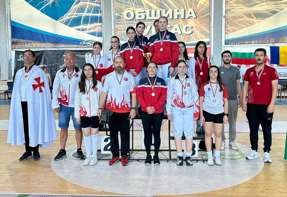 Kılıç takımlarımız Bulgaristan’da 3 madalya kazandı