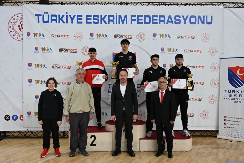 Eskişehir’de Eskrim Heyecanı: Büyükler ve Veteranlar Şampiyonasında Mücadele Zirveye Taşındı