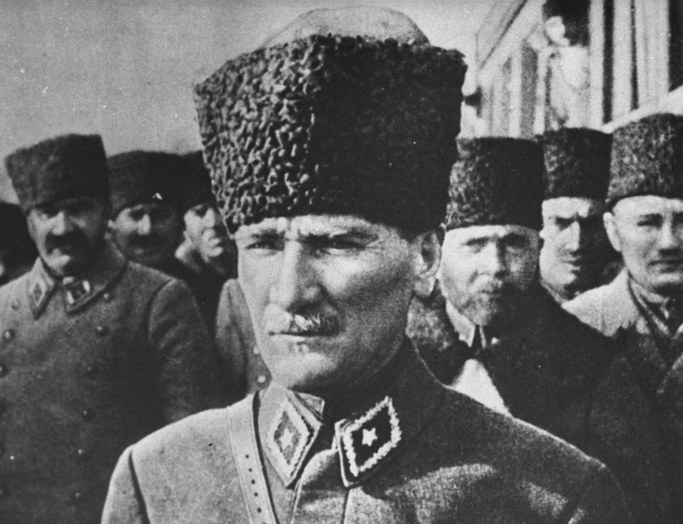 Gazi Mustafa Kemal Atatürk’ü saygı ve rahmetle anıyoruz