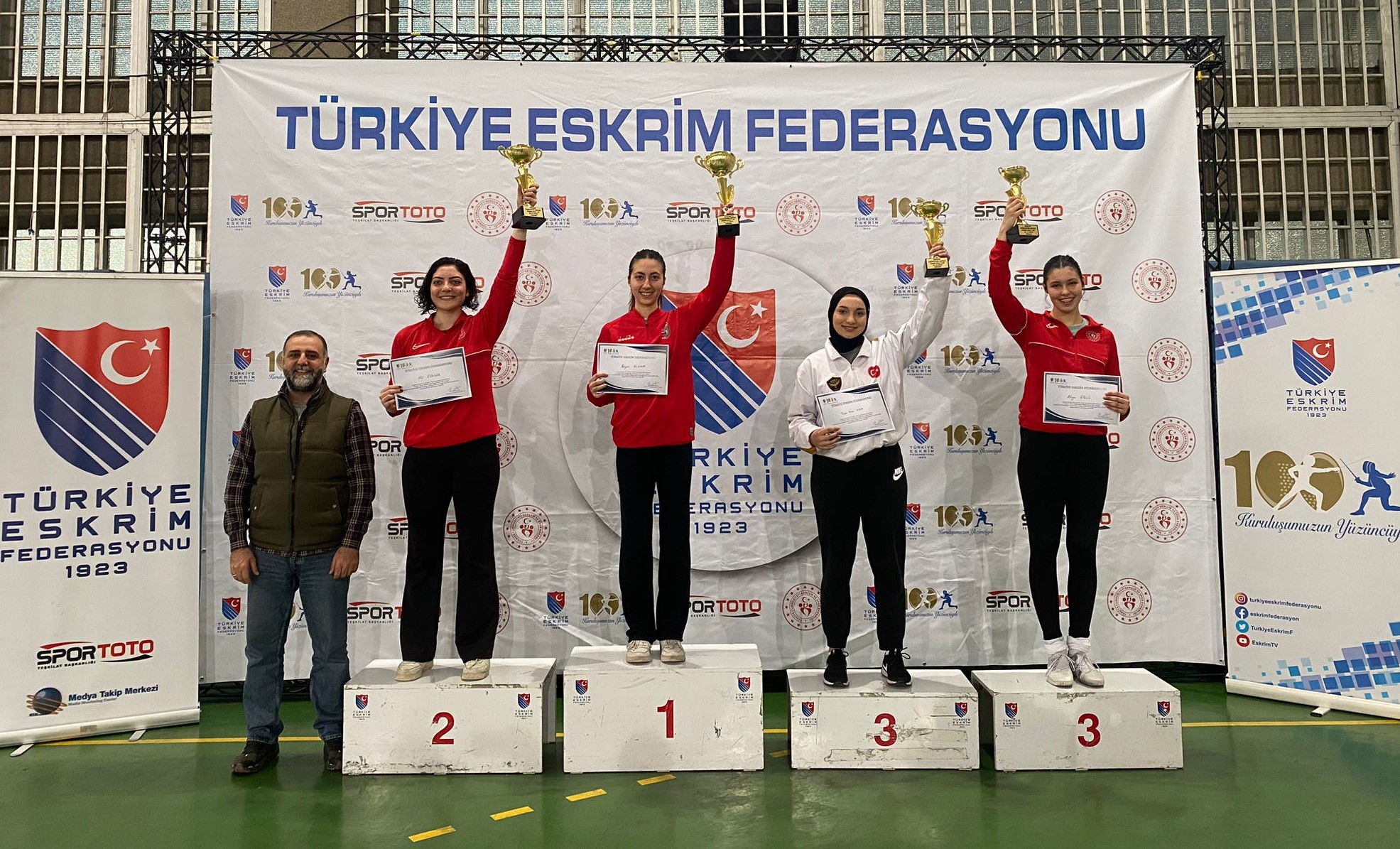 4-genc kadin kilicx