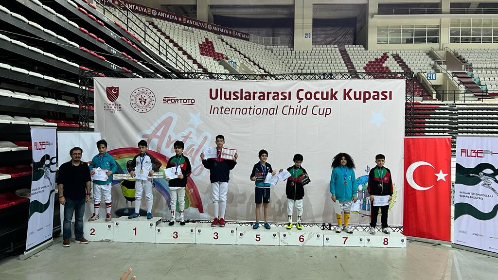 4-u12 erkek kilic