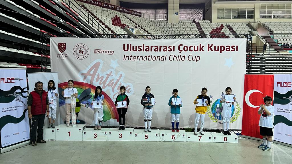 5-u10 kizlar kilic