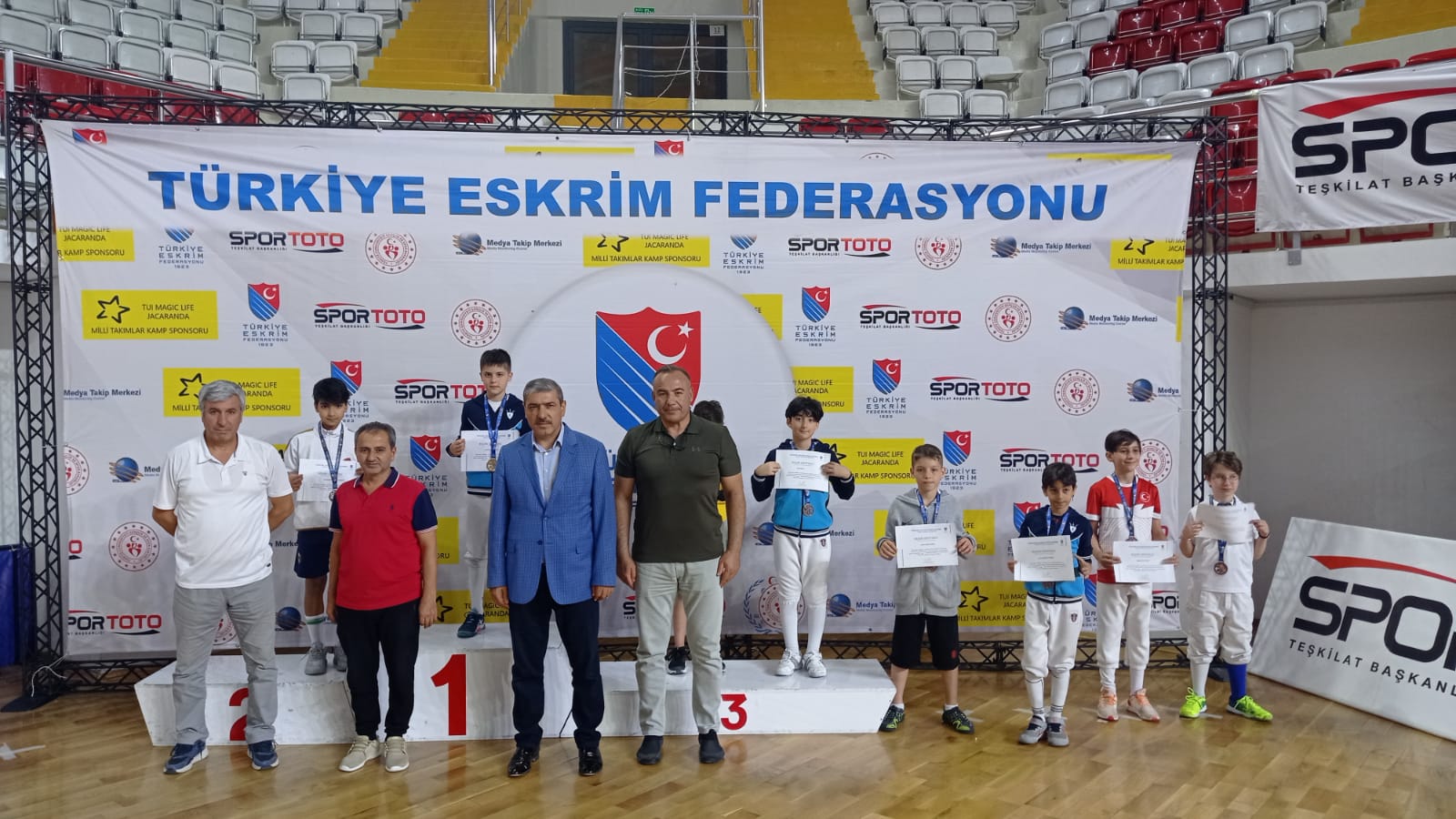 22-u10 erkek kilic