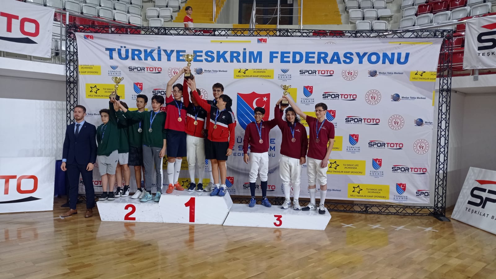 24-u14 erkek kilic takim