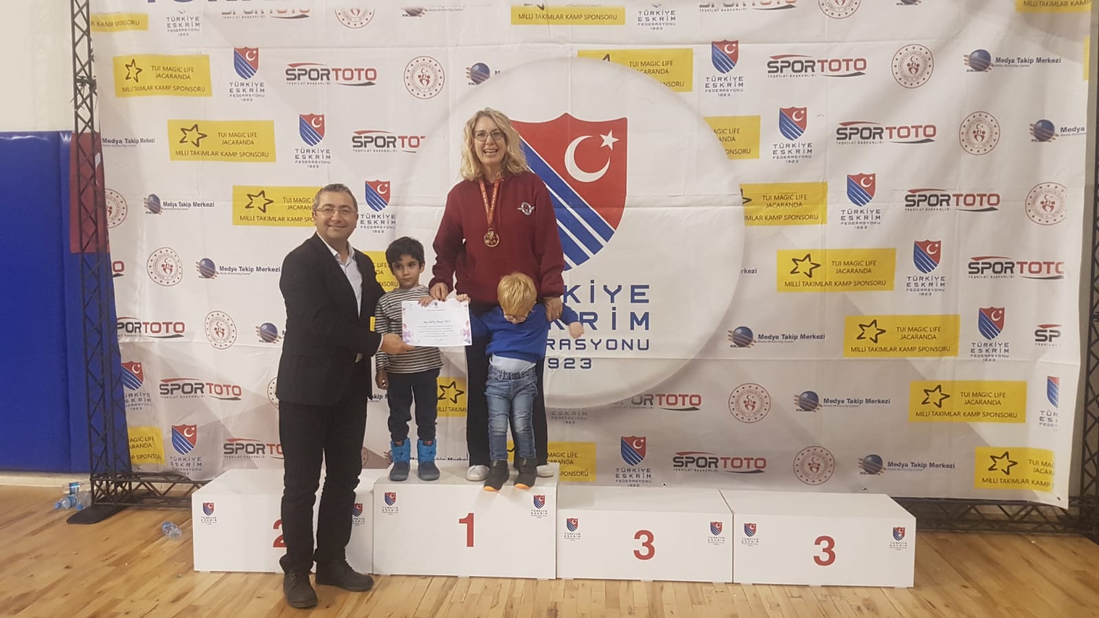 V2 KADINLAR KILIC